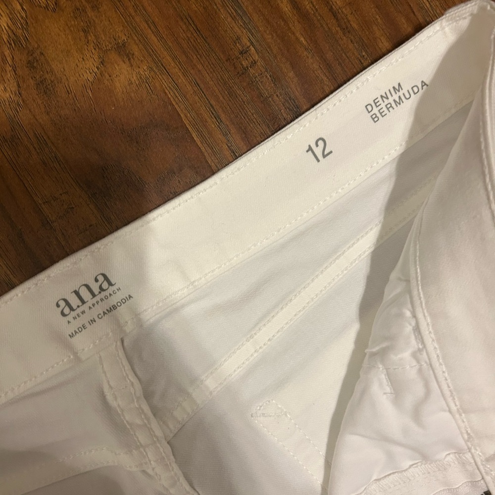 A.N.A White Denim Bermuda Shorts With Pockets and Zipper Button Closure - Picture 5 of 13